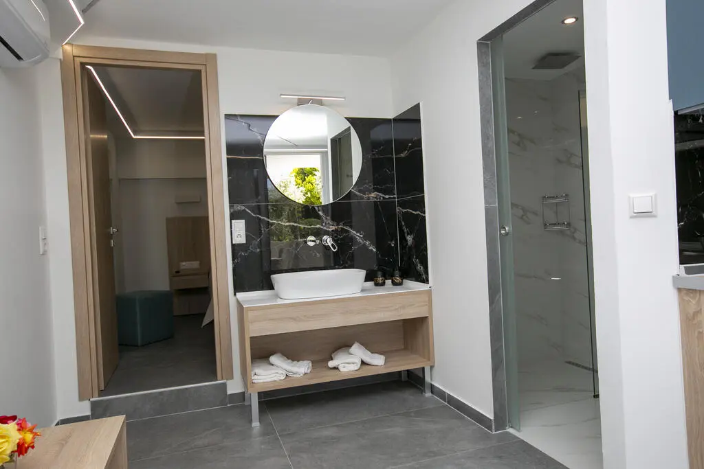 Bedroom & Bath
