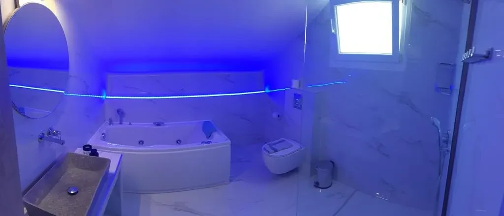 Deluxe Suite with jacuzzi